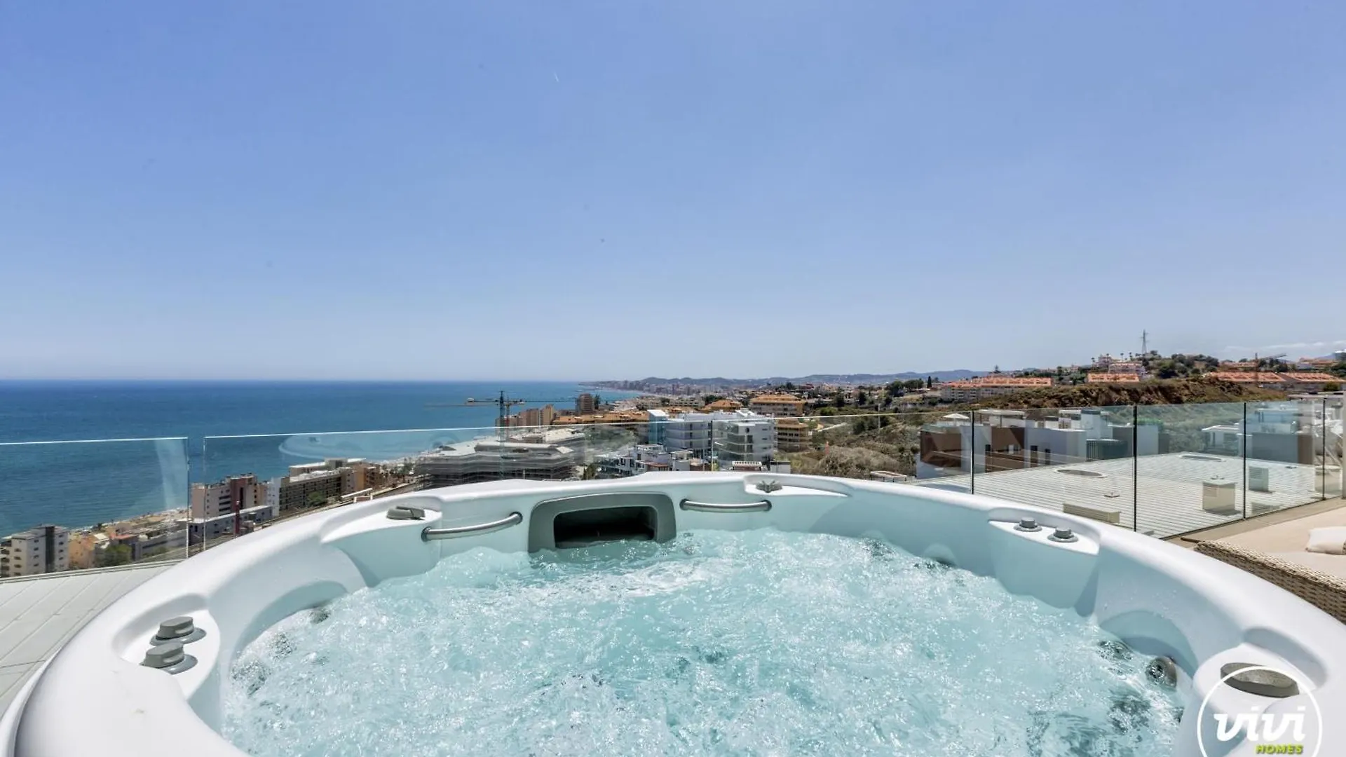 Vivi Homes - Nova Pool, Jacuzzi, Terrace & Sea View Fuengirola