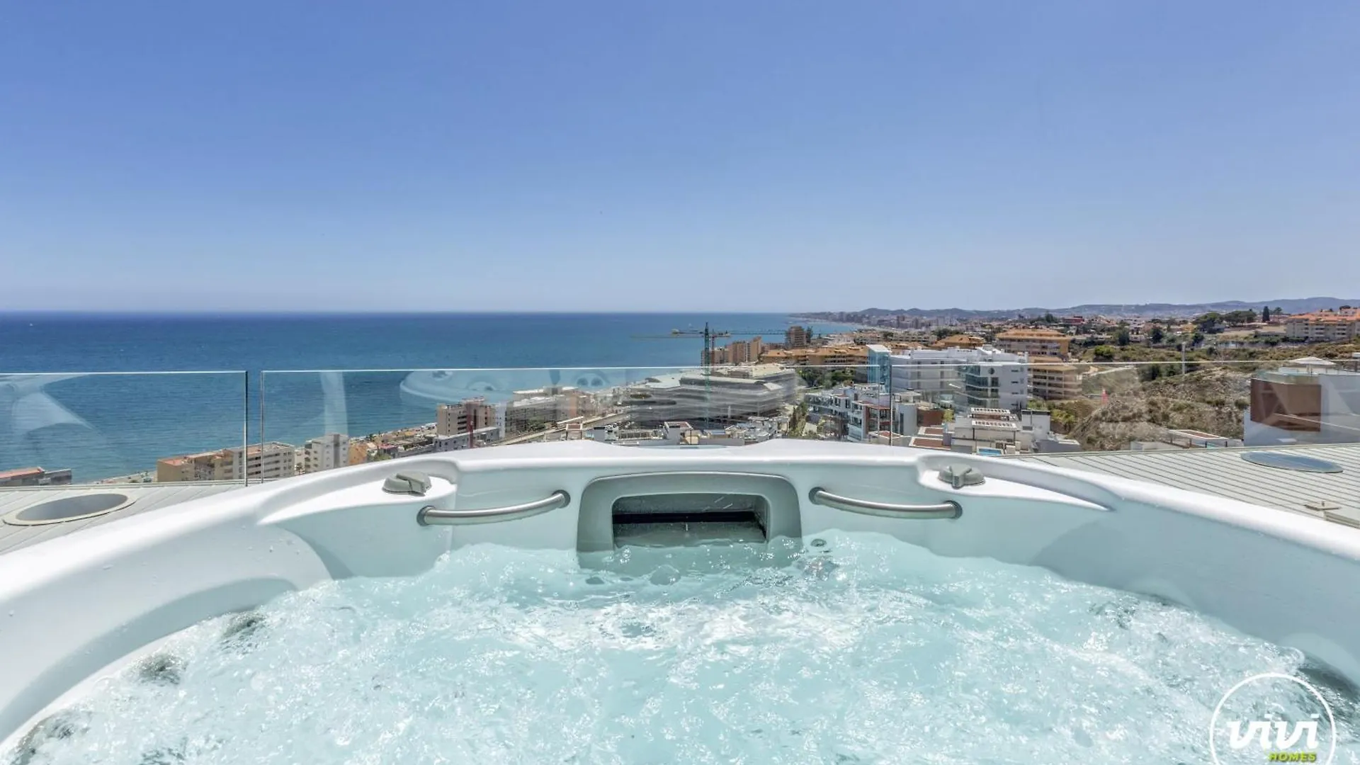 Vivi Homes - Nova Pool, Jacuzzi, Terrace & Sea View Fuengirola Apartment