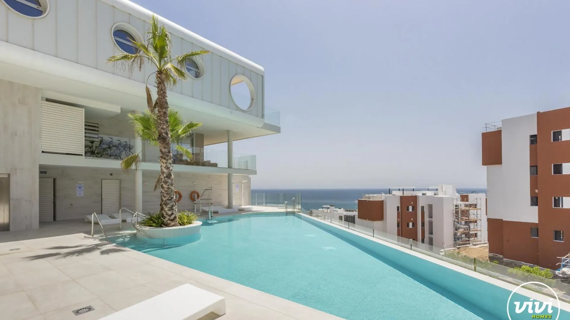 דירה פואנגירולה Vivi Homes - Nova Pool, Jacuzzi, Terrace & Sea View